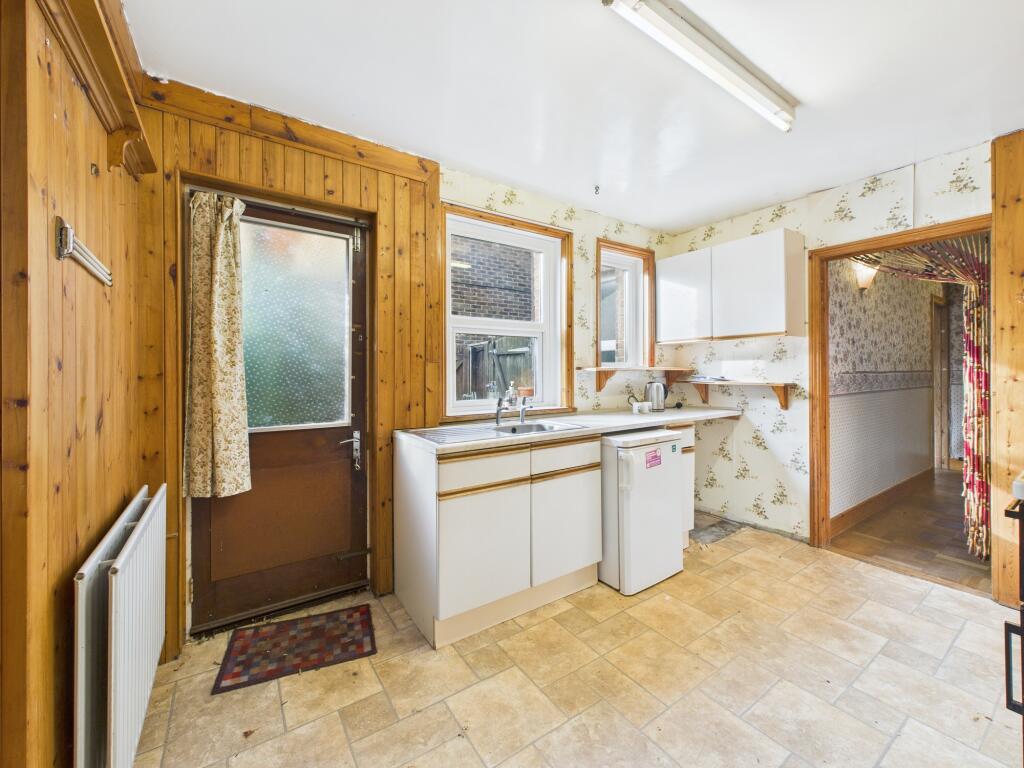 CAM04018G0-PR0395-STILL002