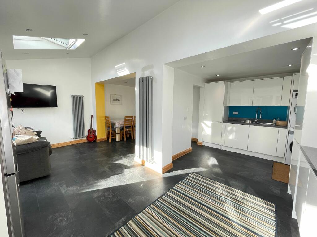 LIVING/DINING KITCHEN