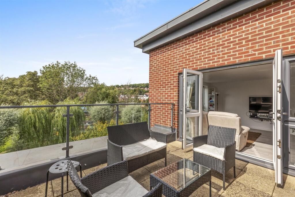 9 Sheraton Court, Bartlett Crescent, HP12 3DY-9.jp