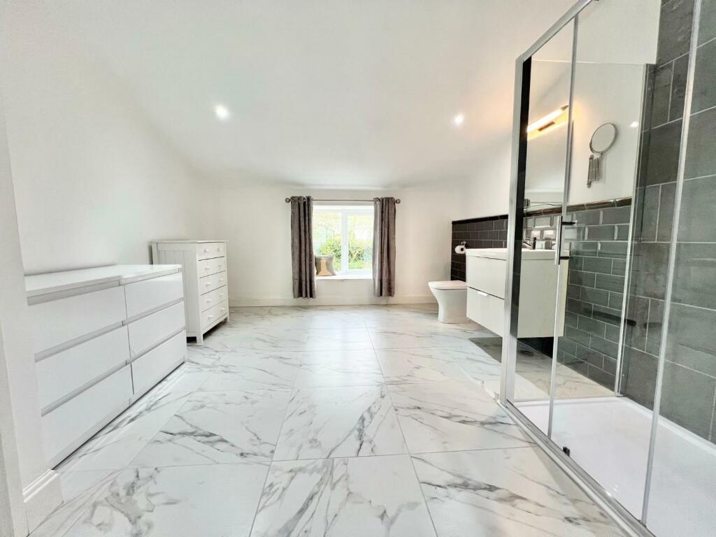 En-Suite 1st Floor