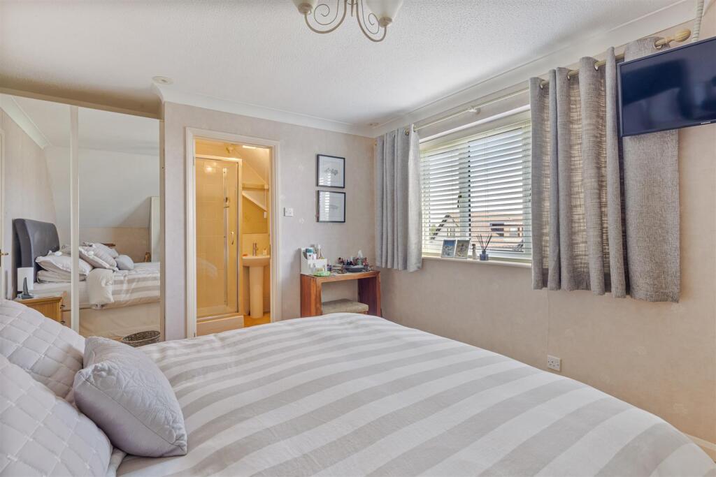 A15 - 14 Crestway, Strete - 250812.jpg