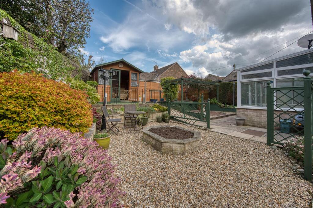 Side garden towards summer house.jpg