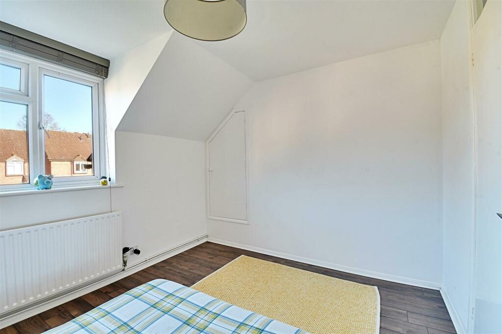 Bedroom 1_2.jpg