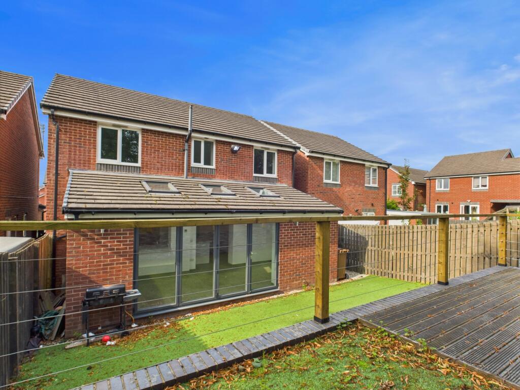 CAM03729G0-PR0113-STILL030