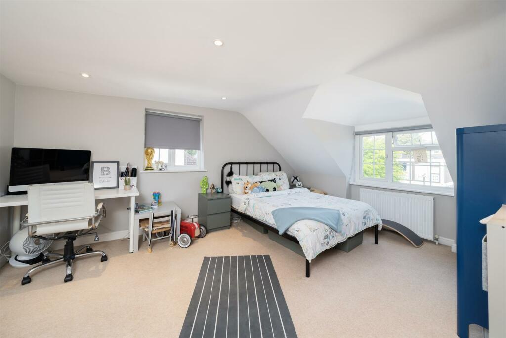 Preston Road 4- bed (5).jpg