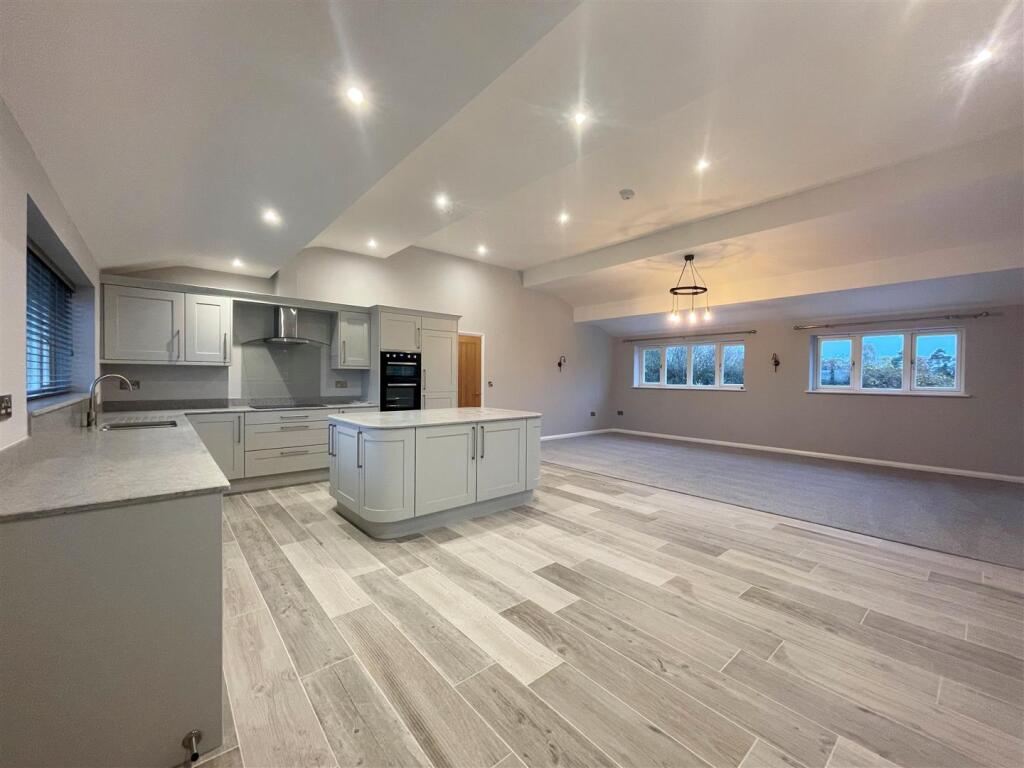 Kitchen Living area.JPG