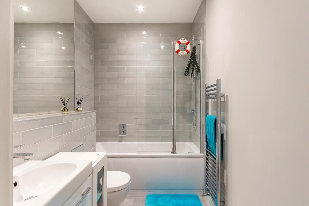 A11B1RTN - Bathroom B.jpg