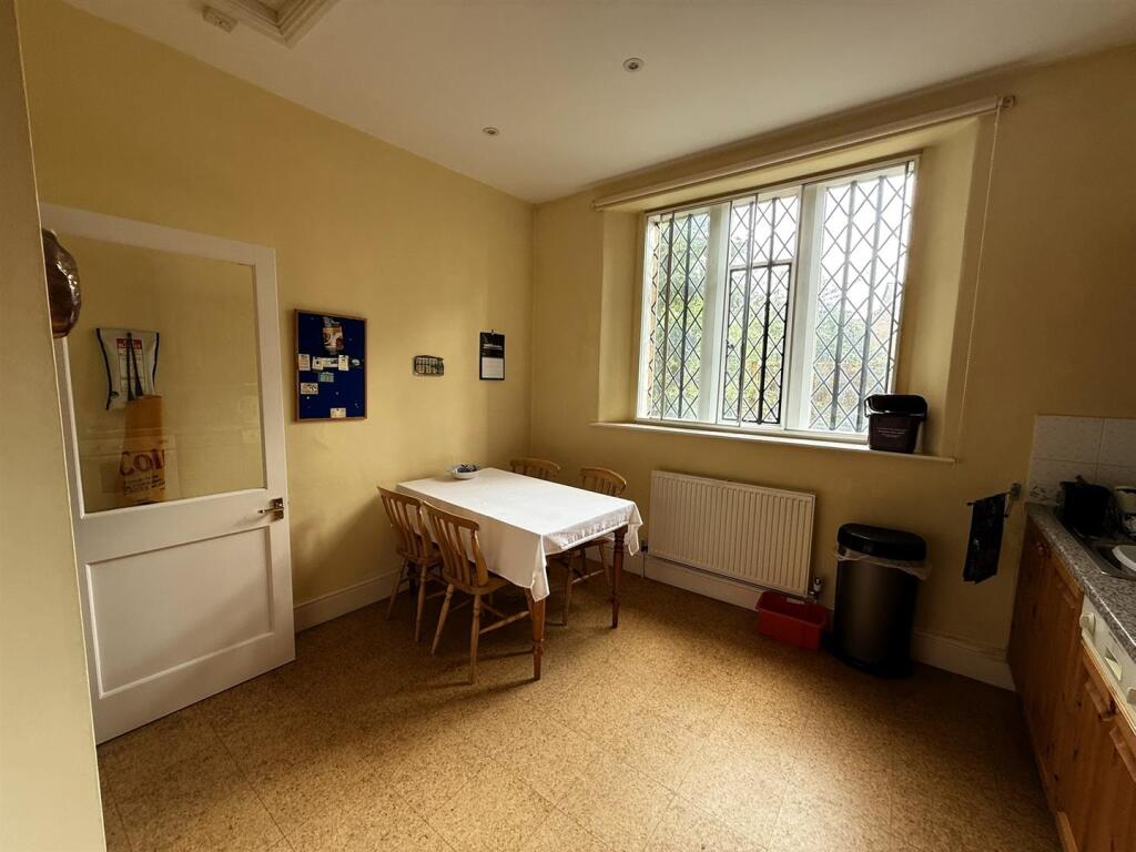 KITCHEN/BREAKFAST ROOM
