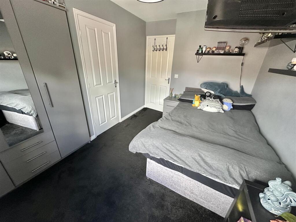 Bramleys Estate Agents - Little Green Lane - Heckm