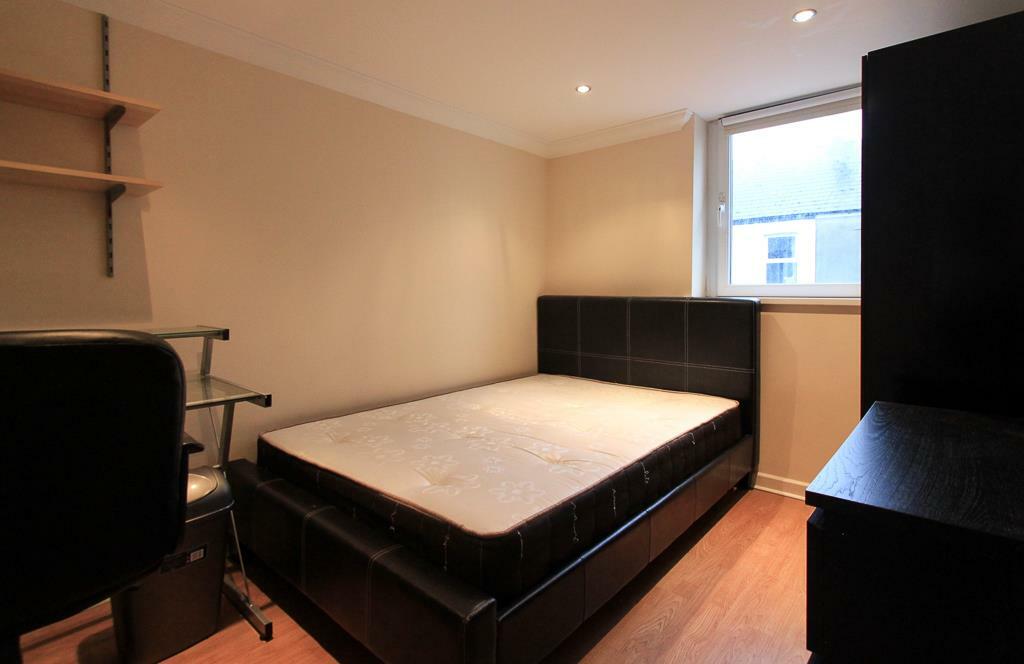 105 Rhymney Street LR (10 of 14).jpg