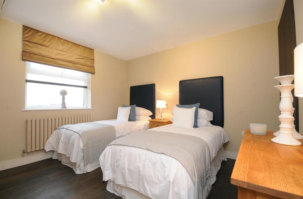 Bedroom 1.JPG
