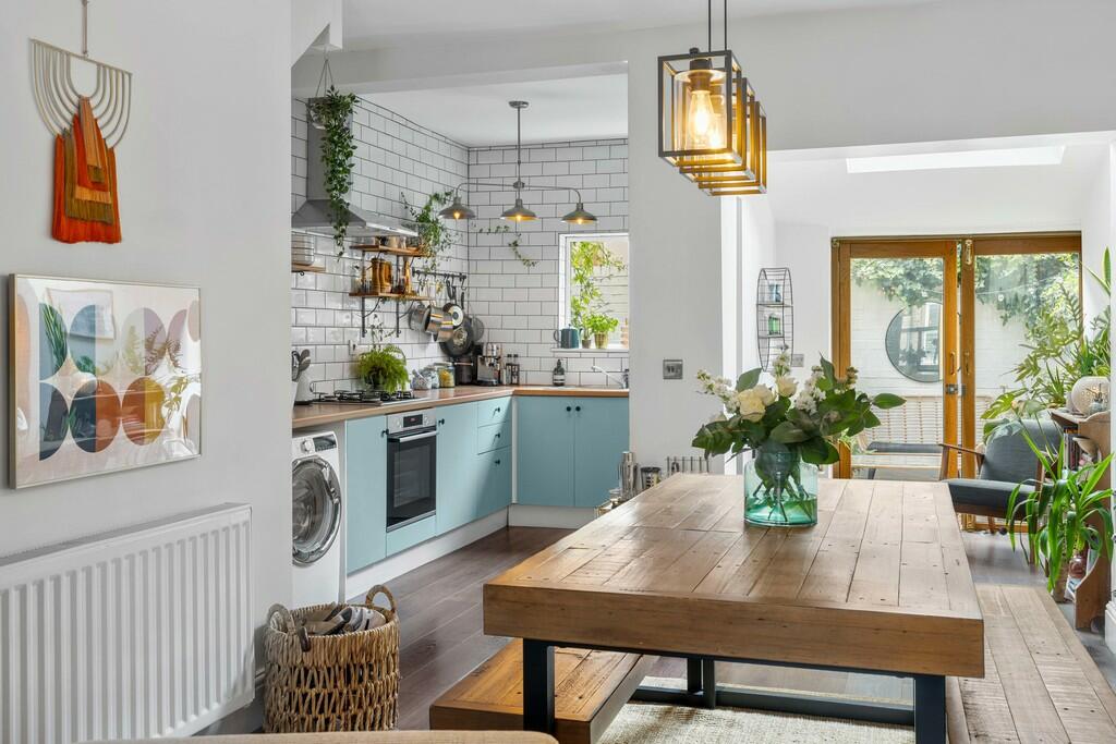 27 Tomkinson Stre...