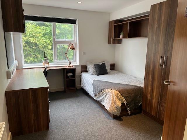 Peninsula Bedroom dressed.jpg