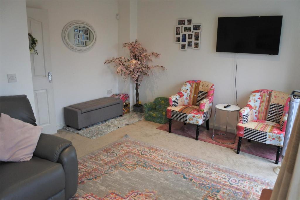 Living Room 2.JPG