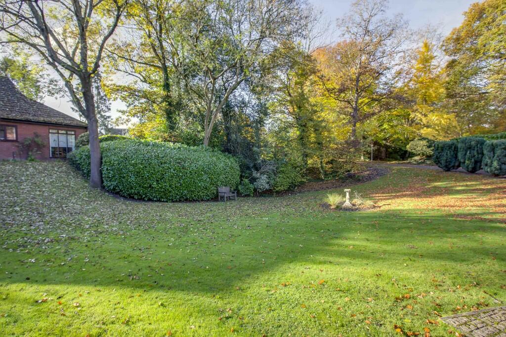 9 Snells Wood Cou...