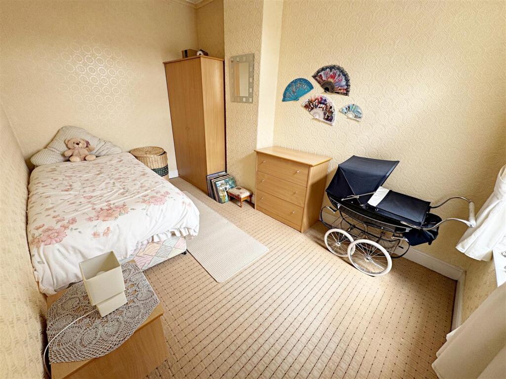 BEDROOM 2