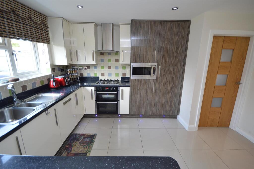 OPEN PLAN KITCHEN DINER