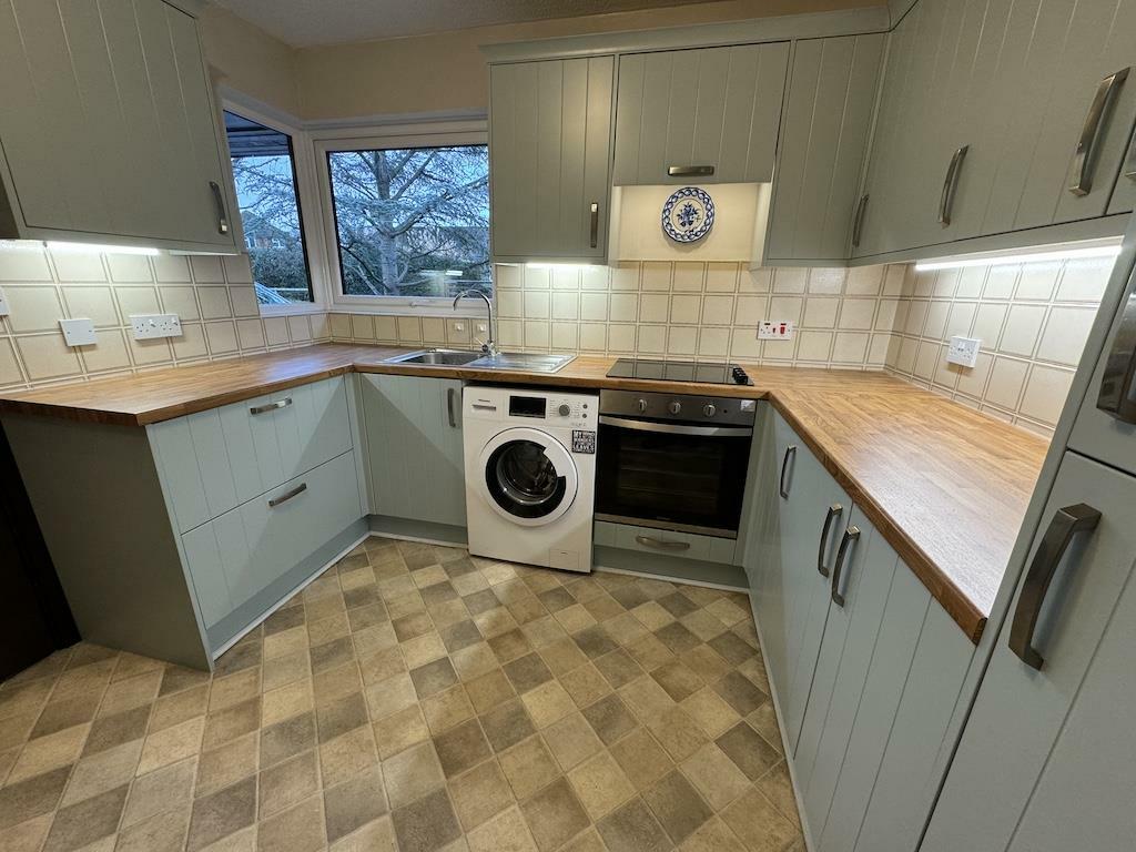 7 - Kitchen units.jpg