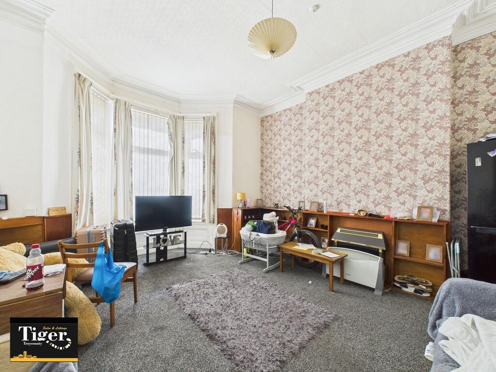 CAM02176G0-PR0560...