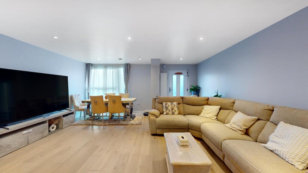 Luna Apartments, 272 Field End Road, Ruislip, Greater London, HA4