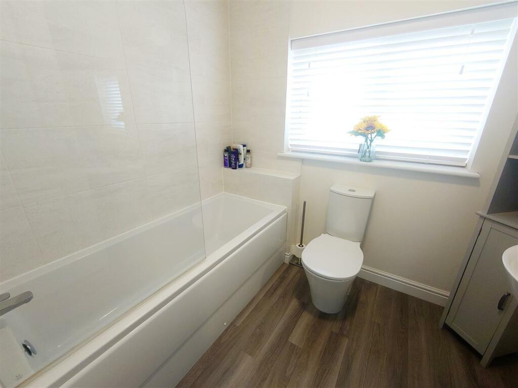 Bathroom a.jpg