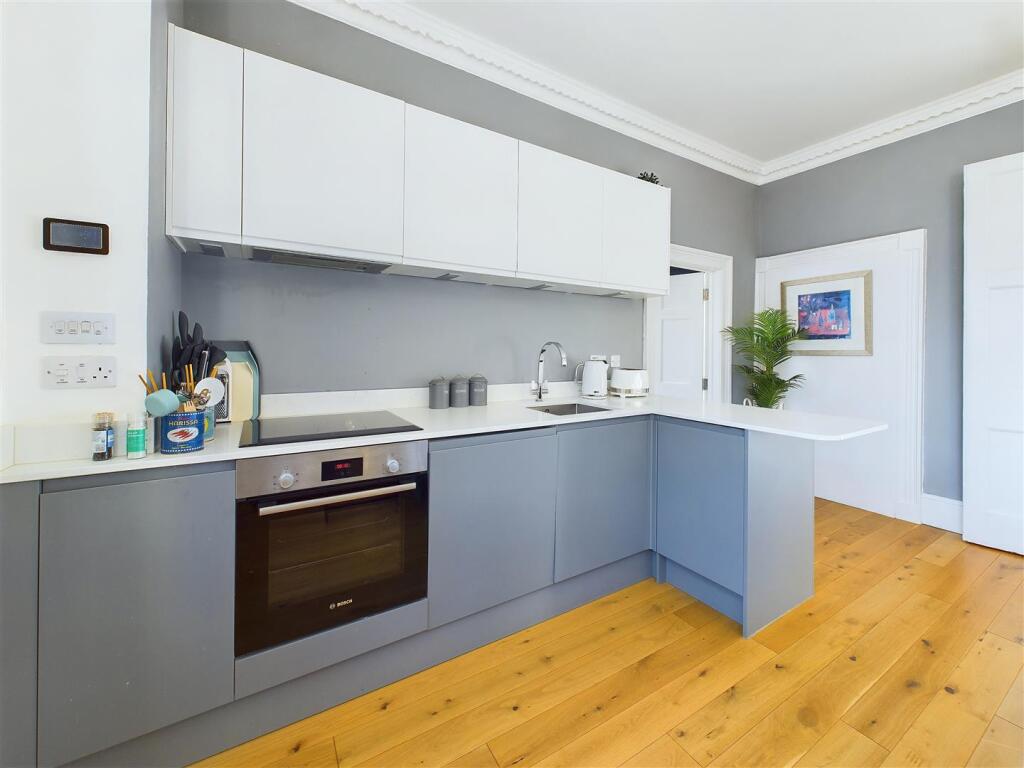 LIVING ROOM/KITCHEN AREA