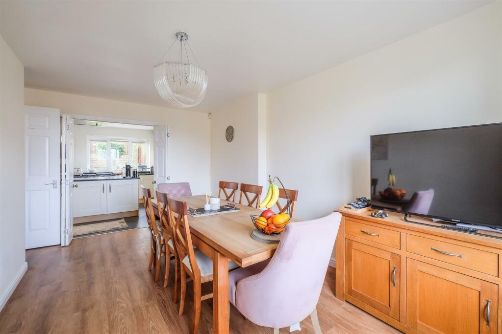 Sitting/Dining Room