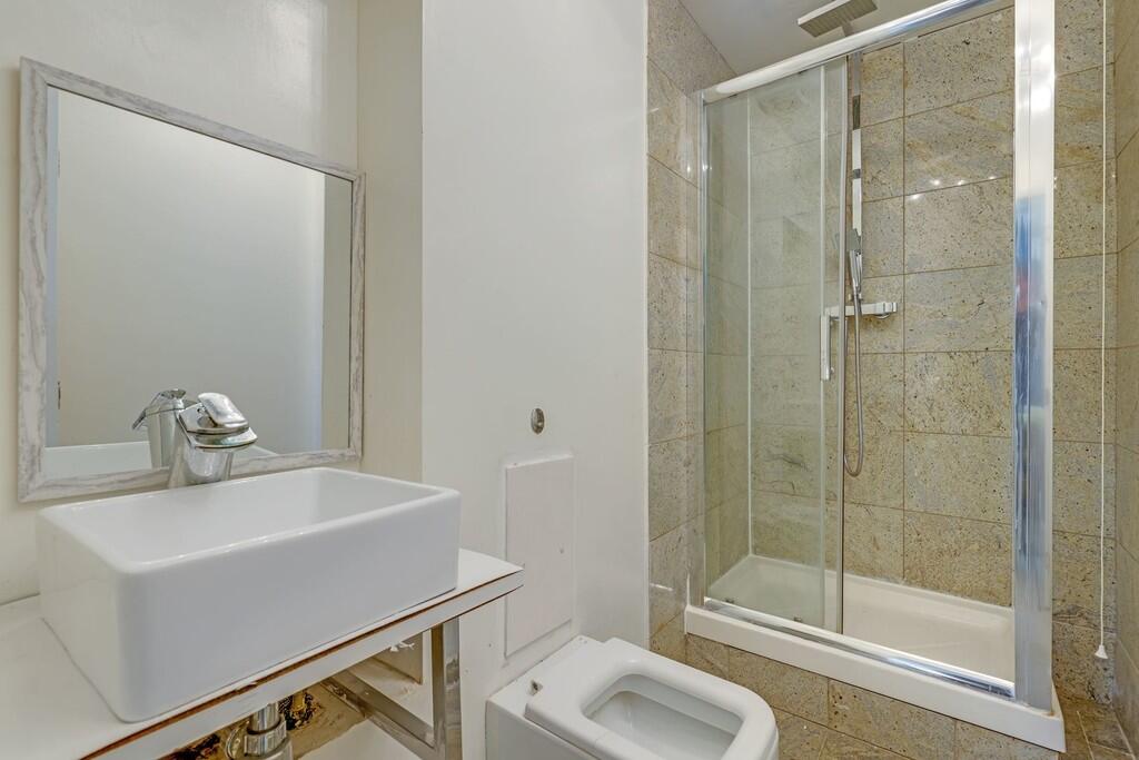 11-07600D2A5426-m...