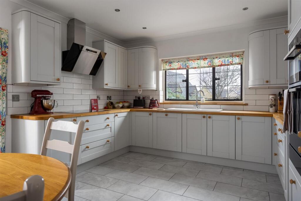 4 - Copper Beeches - GL6 6YE - Web.jpg