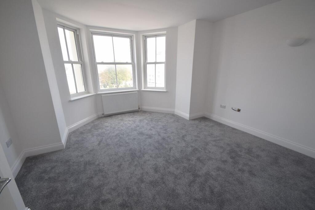 4  Beauchamp Court lounge.JPG