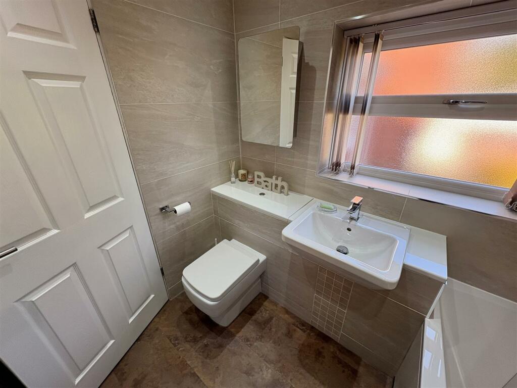 FAMILY BATHROOM