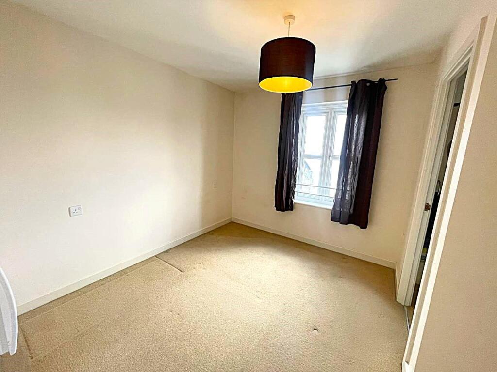 Bedroom 1.jpg