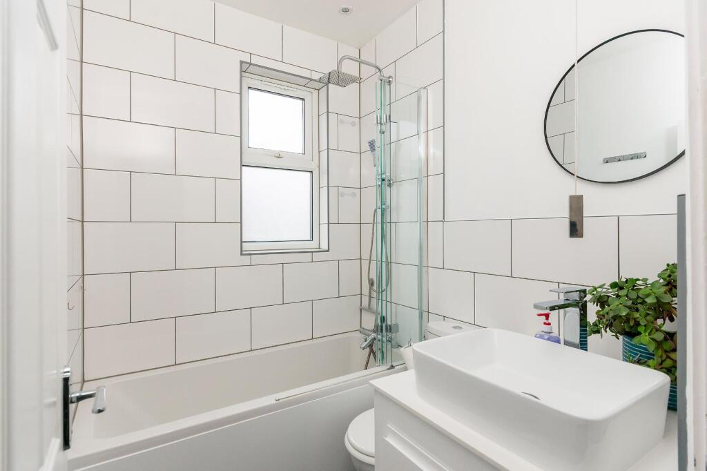 1A1R6BR - Bathroom B.jpg