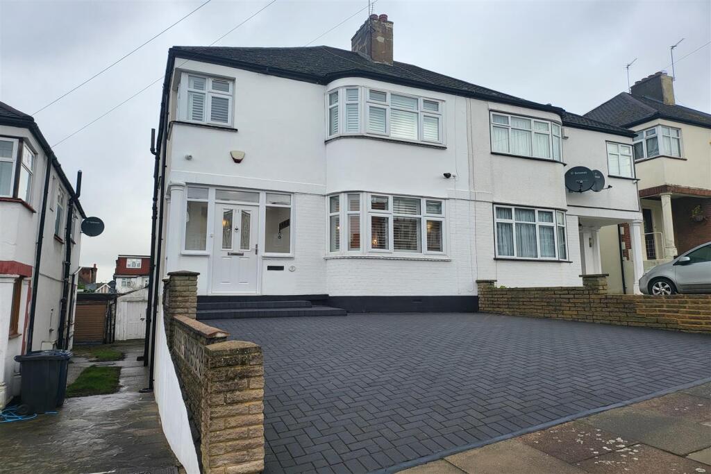 SHARED DRIVEWAY &amp; GARAGE