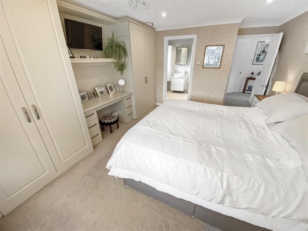 Bedroom One (2).jpg