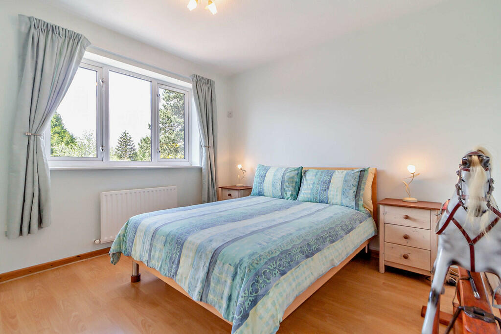 8605761-interior1...