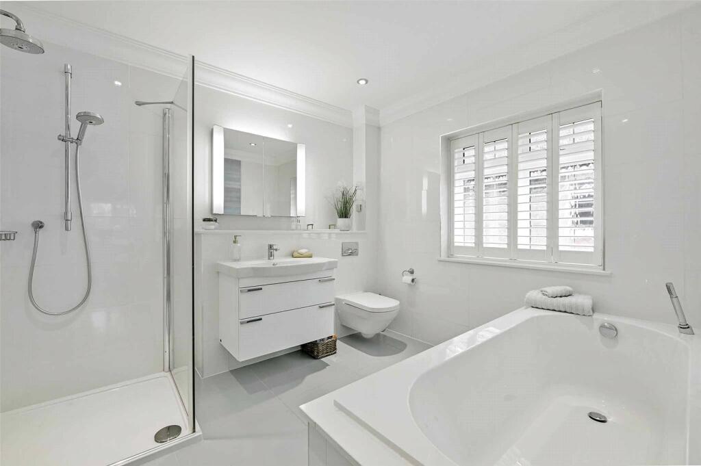 Bath/Shower Room
