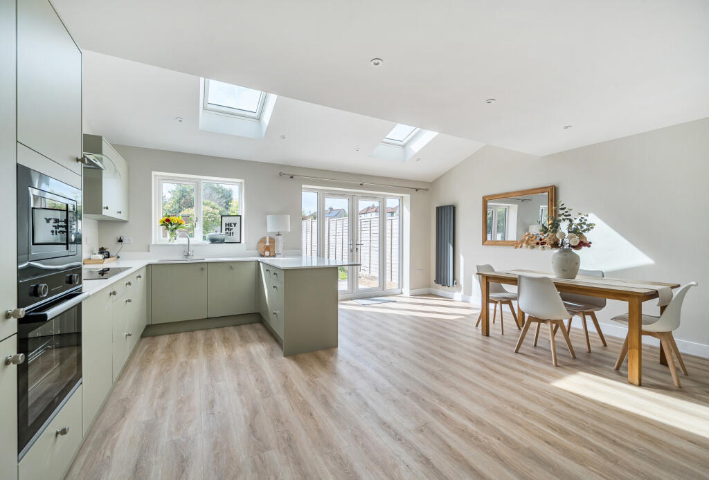 1348363-7-68bb011...