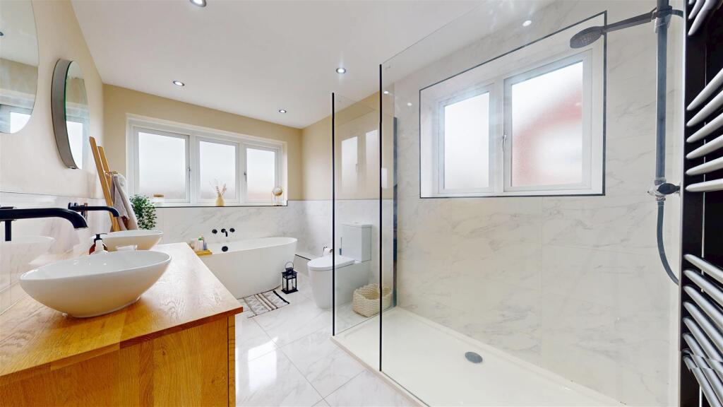 Paisley Avenue Bathroom