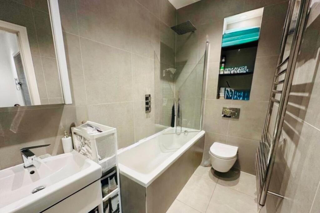 Flat 14, 5 Bath Road, Slough, Berkshire, SL1 3FX