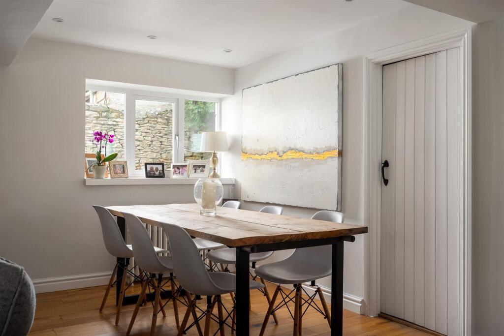 31 - Hilary Cottage - GL7 4HT - Web.jpg