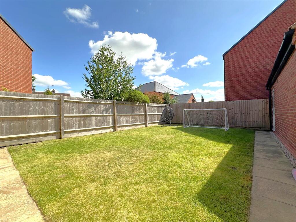 Lovely Private Garden 919