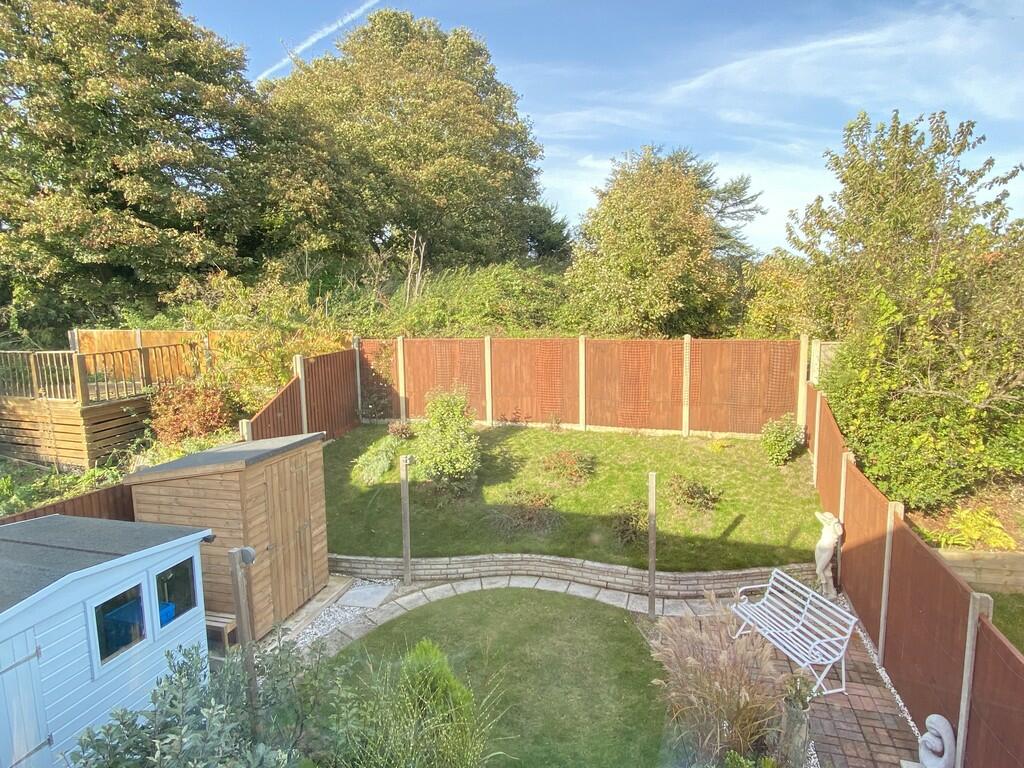 Rear garden aspec...