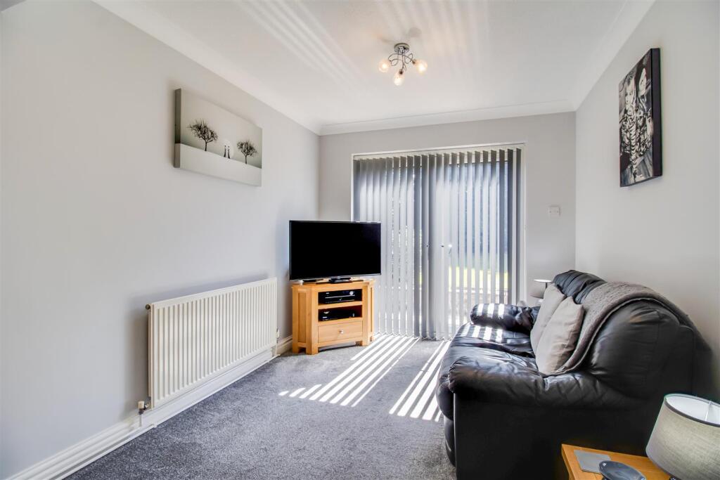 7 Willow Garth, Sitting Room (3).jpg