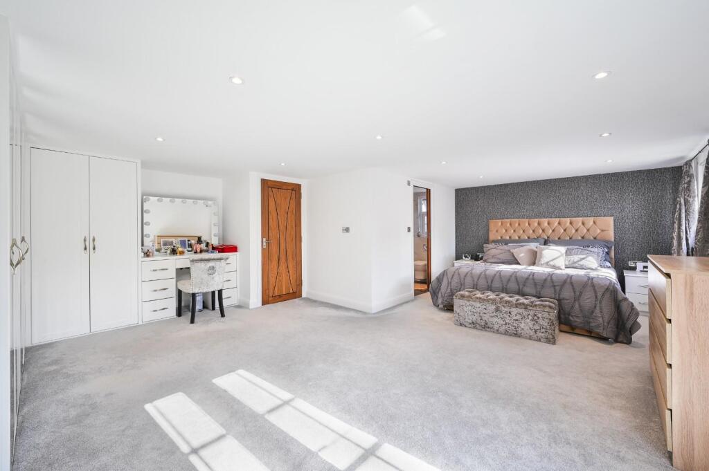 NUTCROFT GROVE,  (10).jpg