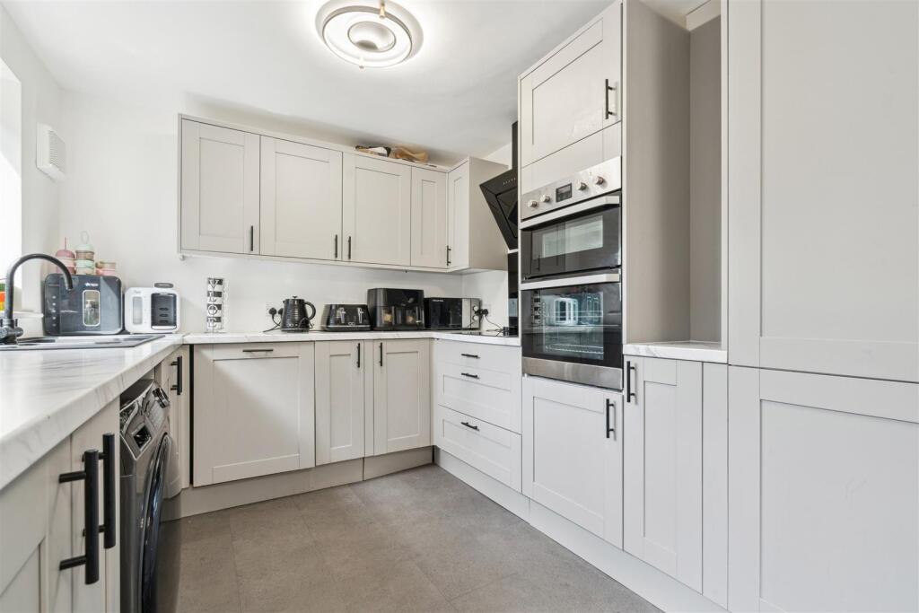 462 Merton Road SW18 kitchen 2.jpg