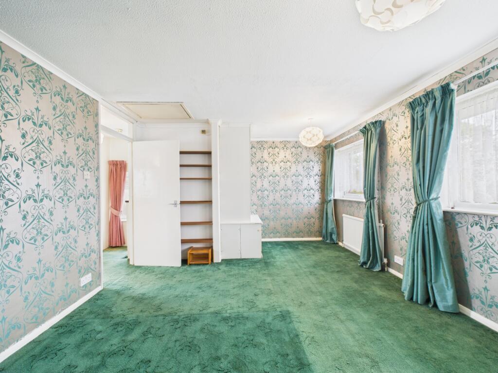 CAM02023G0-PR0175-STILL038