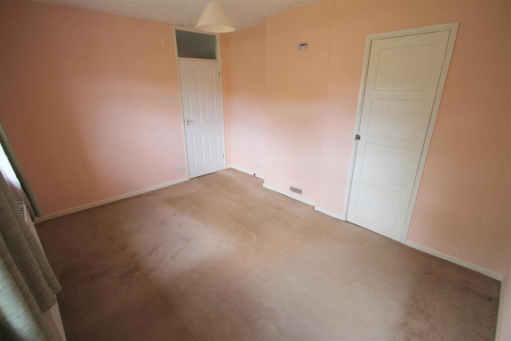 SR Bedroom 2ii.JPG