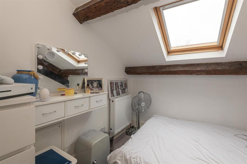 28 - 181 Stainland Road HX4 9AJ.jpg