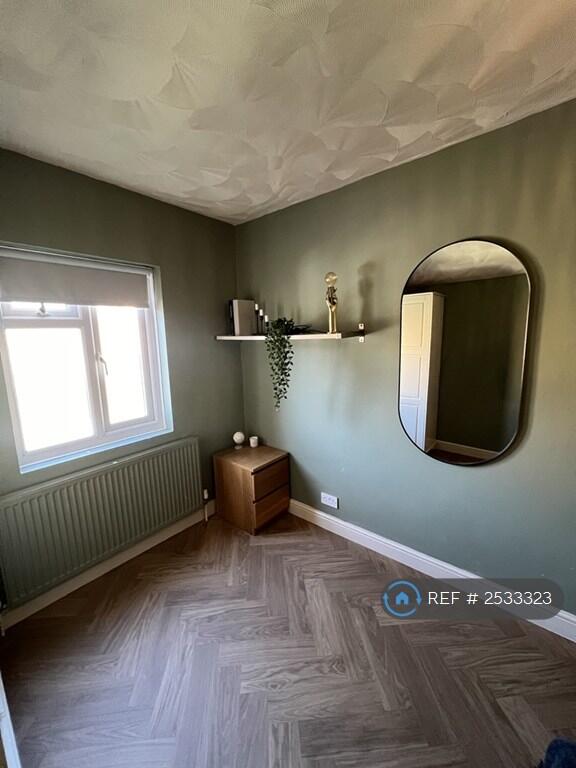 Upstairs Back Bedroom 